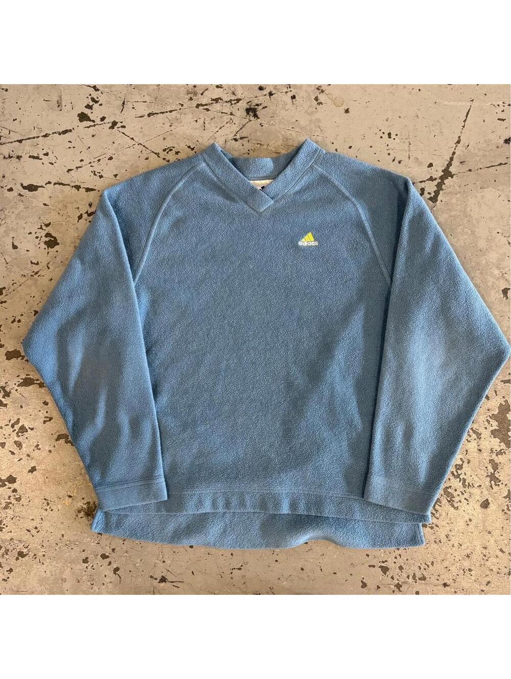 Beautiful vintage 90s adidas fleece sweatshirt.
